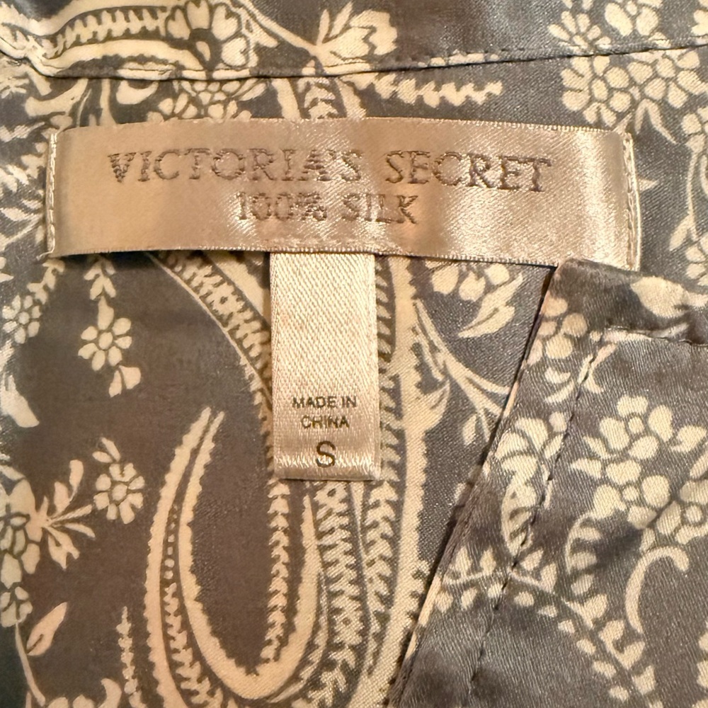 Victoria’s Secret Paisley 100% silk PJs 
Long pants (S) and shorts (M). NWOT - Picture 2 of 4